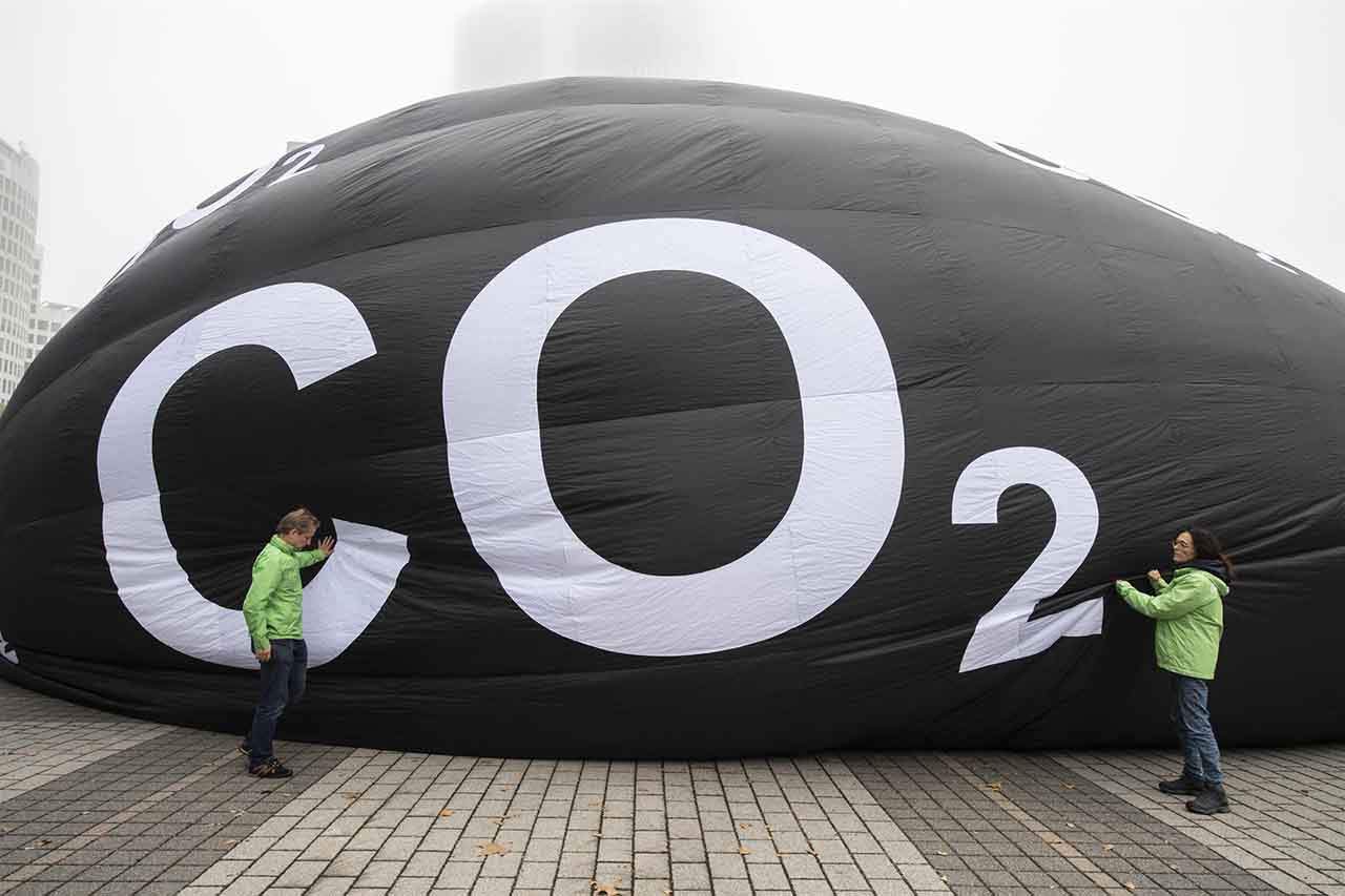 Protesta de Greenpeace contra las emisiones contaminantes / Foto: EP