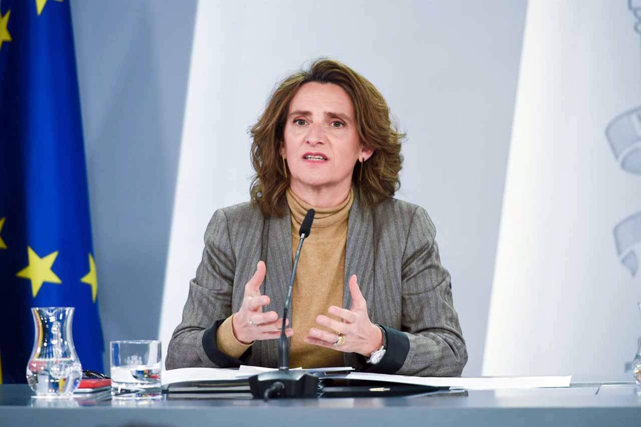 La vicepresidenta tercera del Gobierno de España y ministra para la Transición Ecológica y el Reto Demográfico, Teresa Ribera, interviene durante una rueda de prensa posterior al Consejo de Ministros. Excepción ibérica / Foto: EP