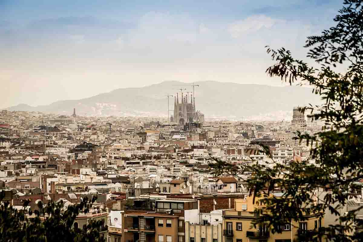 Barcelona necesita implementar espacios verdes / Foto: Pixabay