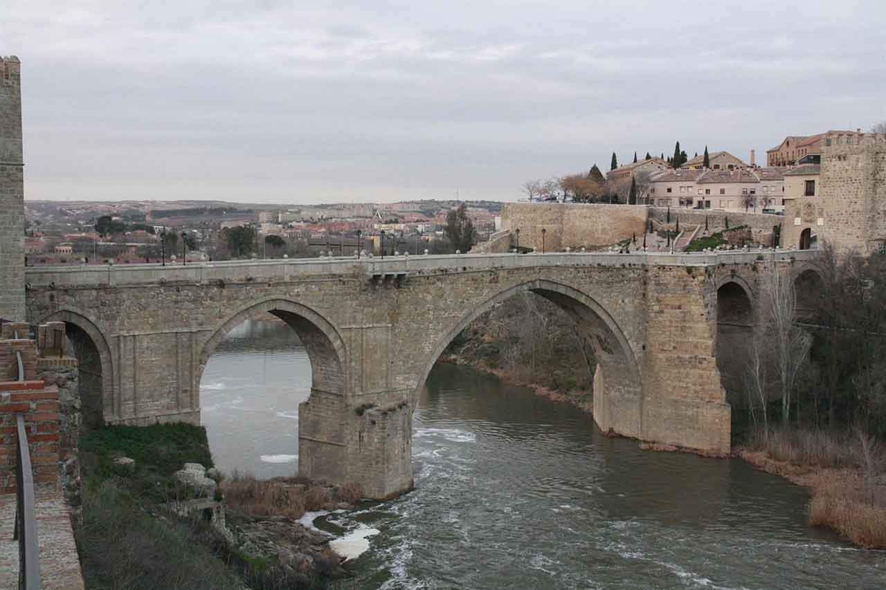 Dotar al río Tajo de personalidad jurídica. Puente de San Martín, Toledo / Foto: EP
