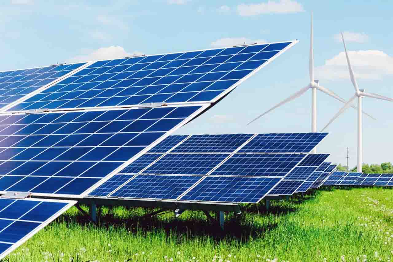 La energía eólica y la solar alcanzaron la cifra récord del 12% de la electricidad mundial en 2022 / Foto: EP