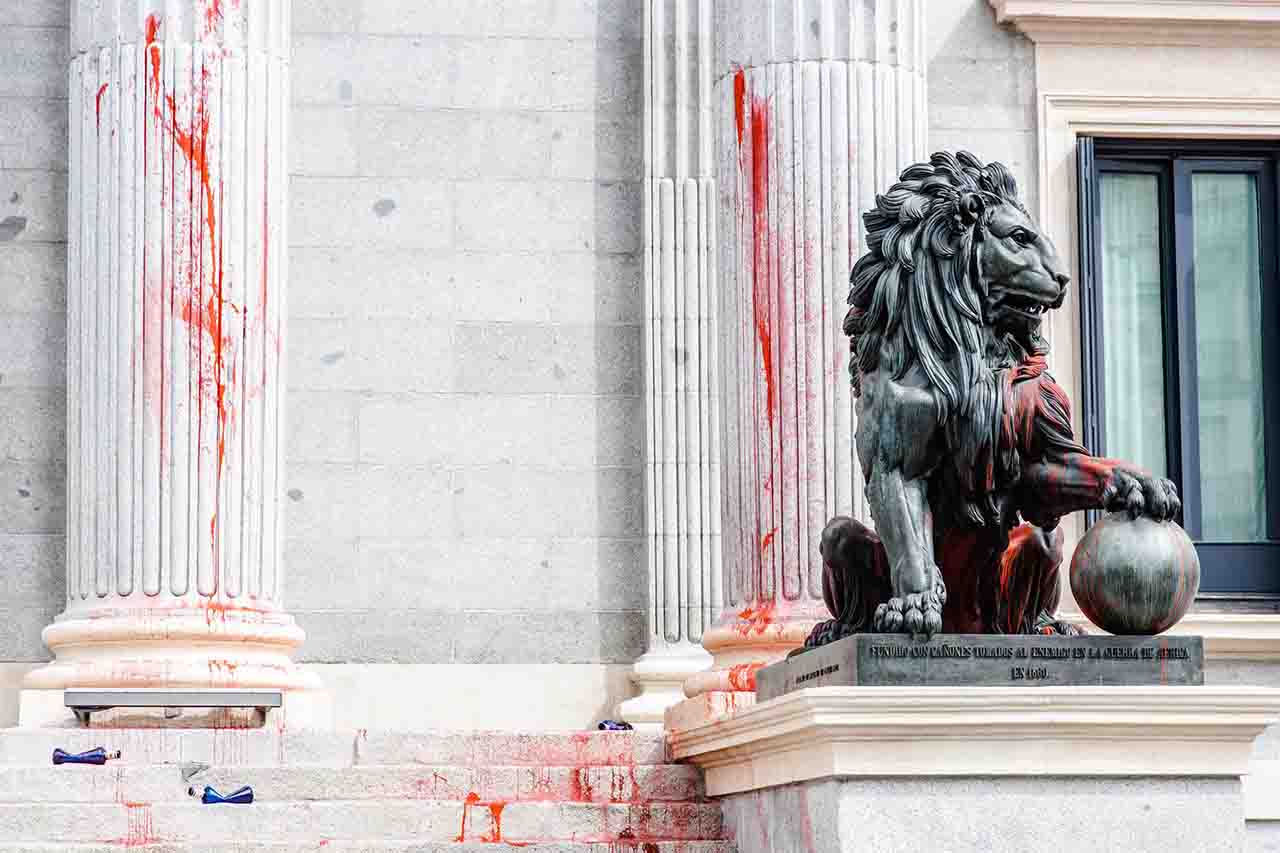 Acción de protesta no violenta de Rebelión científica ante el Congreso de los Diputados / Foto: Carlos Luján