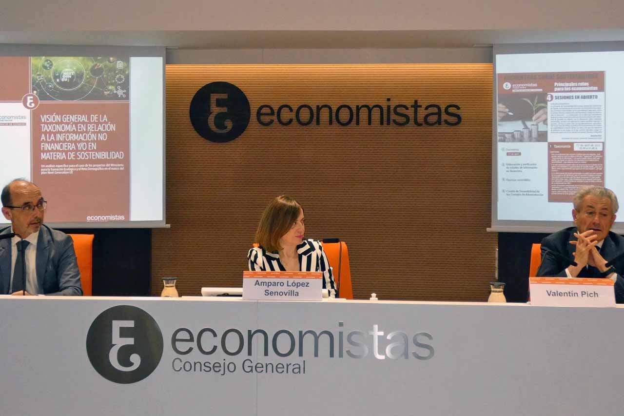 Presentación en el Consejo General de Economistas del estudio sobre taxonomía en materia de sostenibilidad / Foto: EP