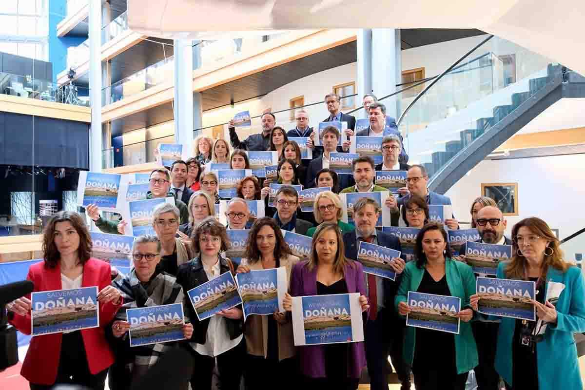 Eurodiputados protestan en la Eurocámara contra la ley de regadíos en Doñana / Foto: Grupo Socialdemocrata del PE