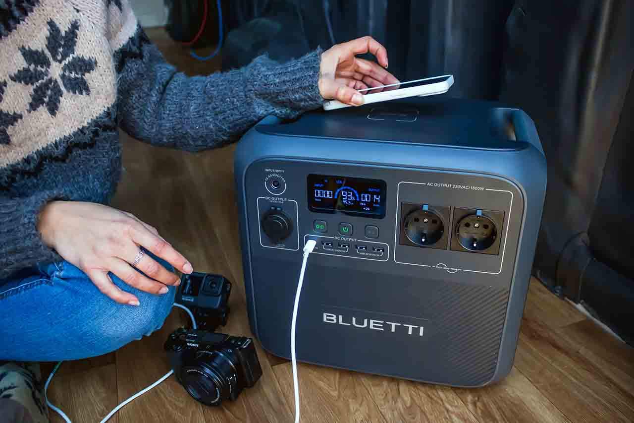 El monitoreo remoto de AC180 en tiempo real es una ventaja gracias a la APLICACIÓN BLUETTI inteligente El monitoreo remoto de AC180 en tiempo real es una ventaja gracias a la APLICACIÓN BLUETTI inteligente
