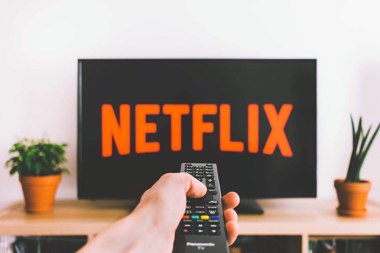 Logo de Netflix en la televisión de un usuario / Foto: Unplash