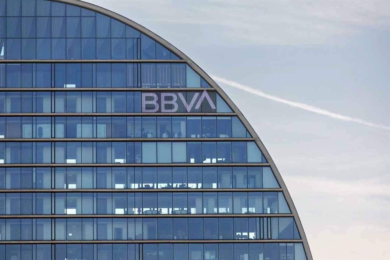 Fachada del banco del BBVA en la ciudad del BBVA, a 10 de abril de 2023, en Madrid (España) / Foto: EP