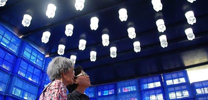 Pabellón en Manila iluminado con bombillas de agua / Foto: Liter of light