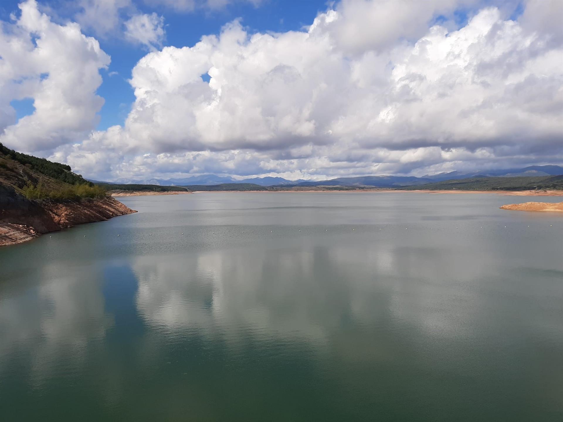 Presa de Aguilar de Campoo (Palencia). Sequía / Foto: EP