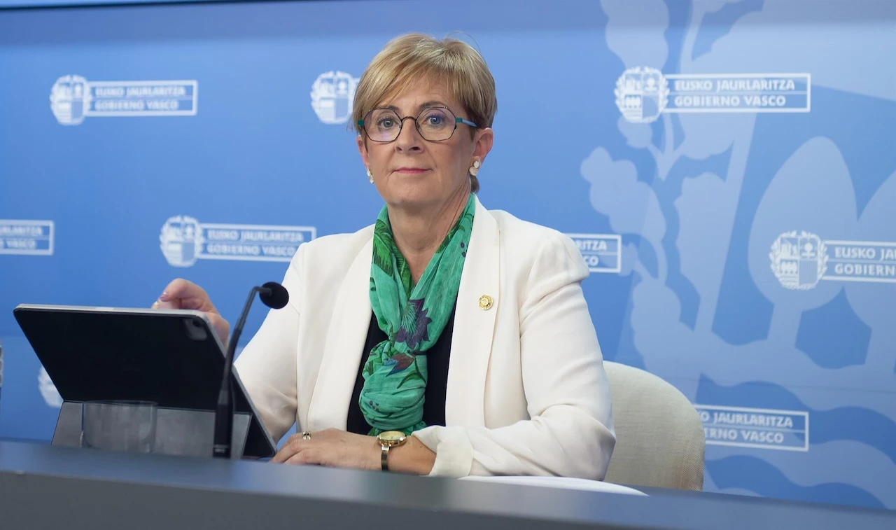 La consejera de Desarrollo Económico, Sostenibilidad y Medio Ambiente, Arantxa Tapia, en rueda de prensa en Vitoria Gasteiz / Foto: EP