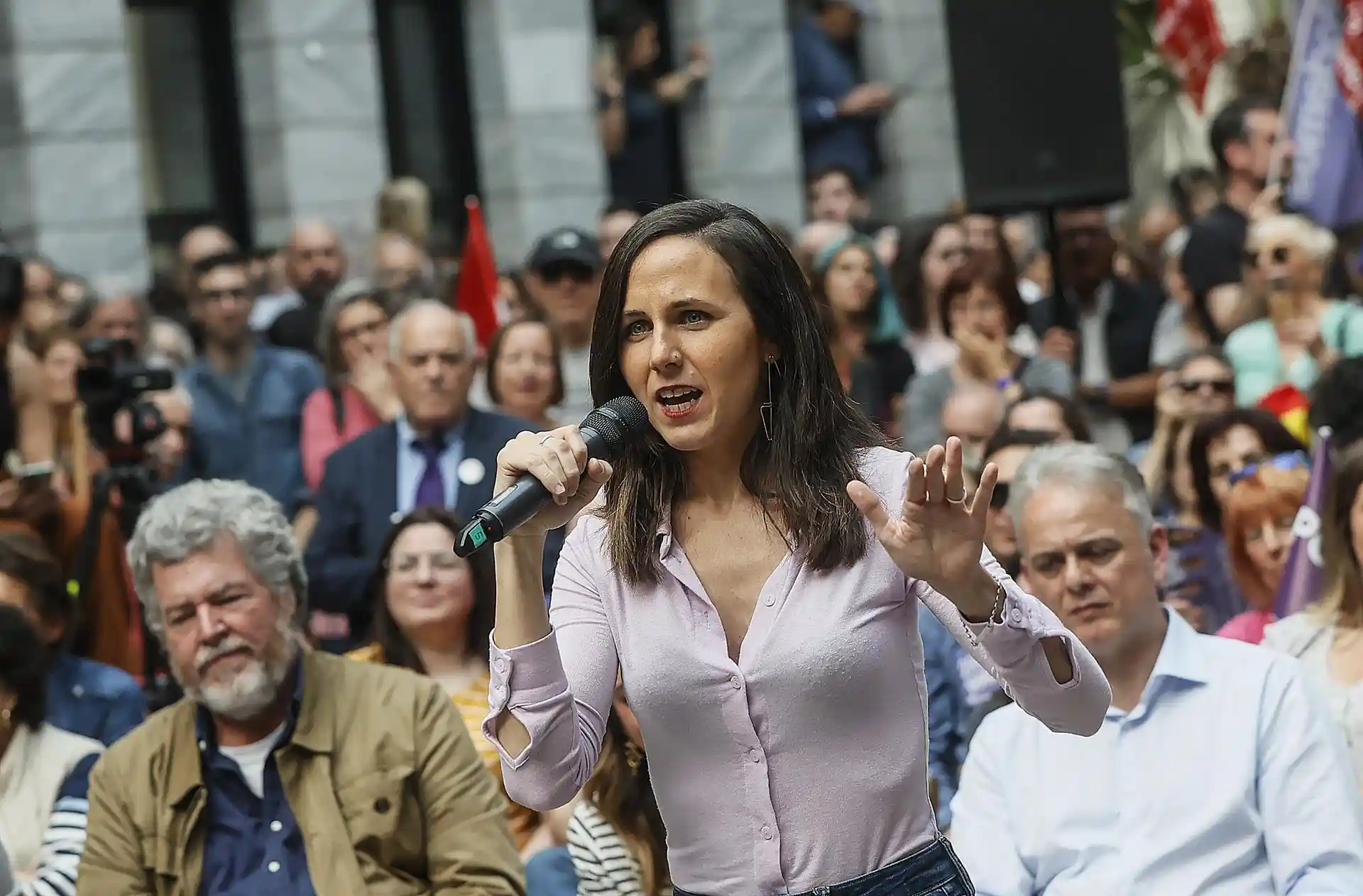 La ministra de Derechos Sociales y Agenda 2030 y secretaria general de Podemos, Ione Belarra, interviene durante el acto de inicio de la campaña electoral en el Mercado de Abastos, a 12 de mayo de 2023, en Valencia, Comunidad Valenciana (España). Día de la Hispanidad / Foto: EP