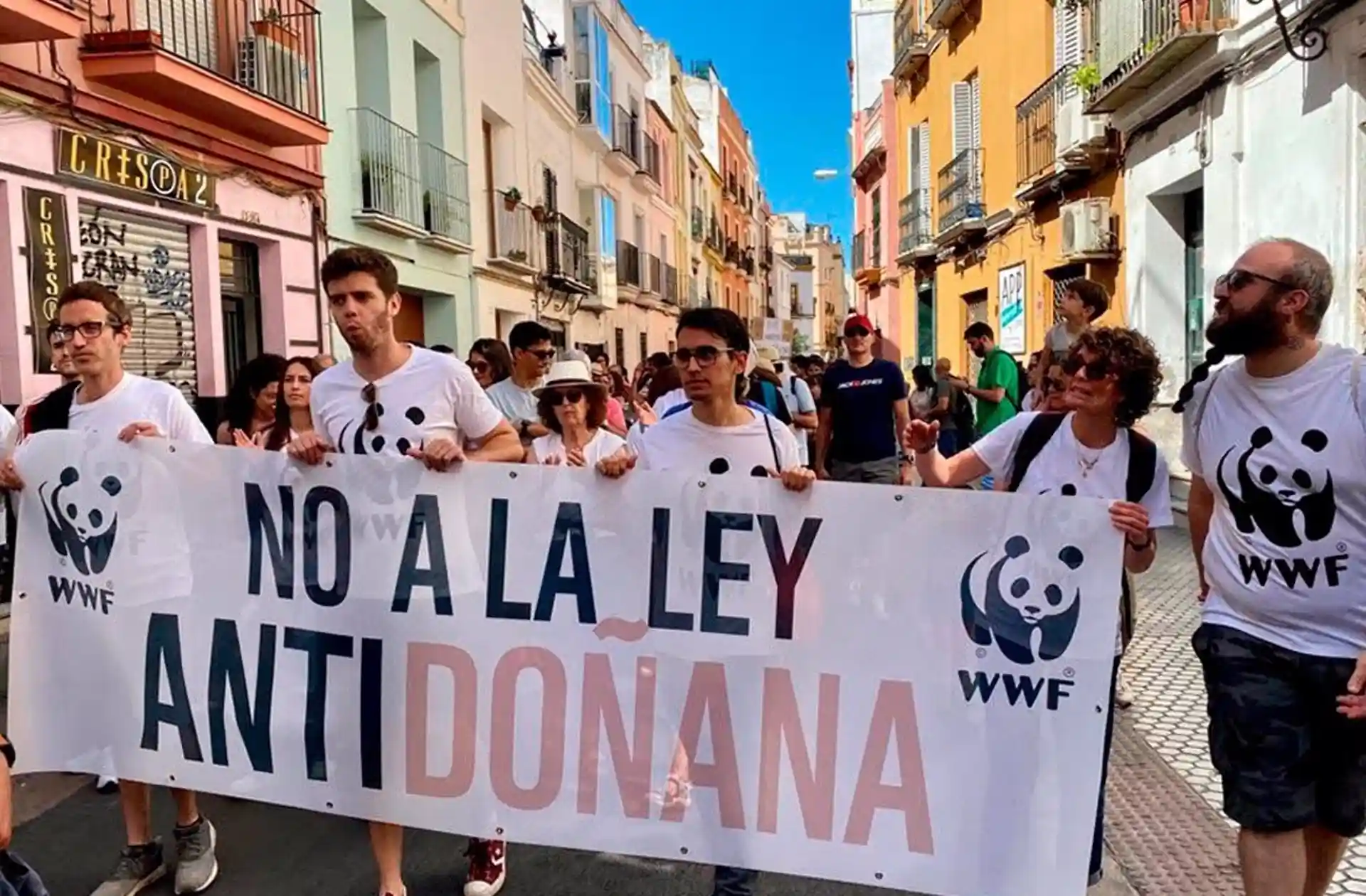 Manifestación en contra de la PDL para la regulación de los regadíos de la Corona Nrote de Doñana y del veto a la ciencia / Foto: WWF