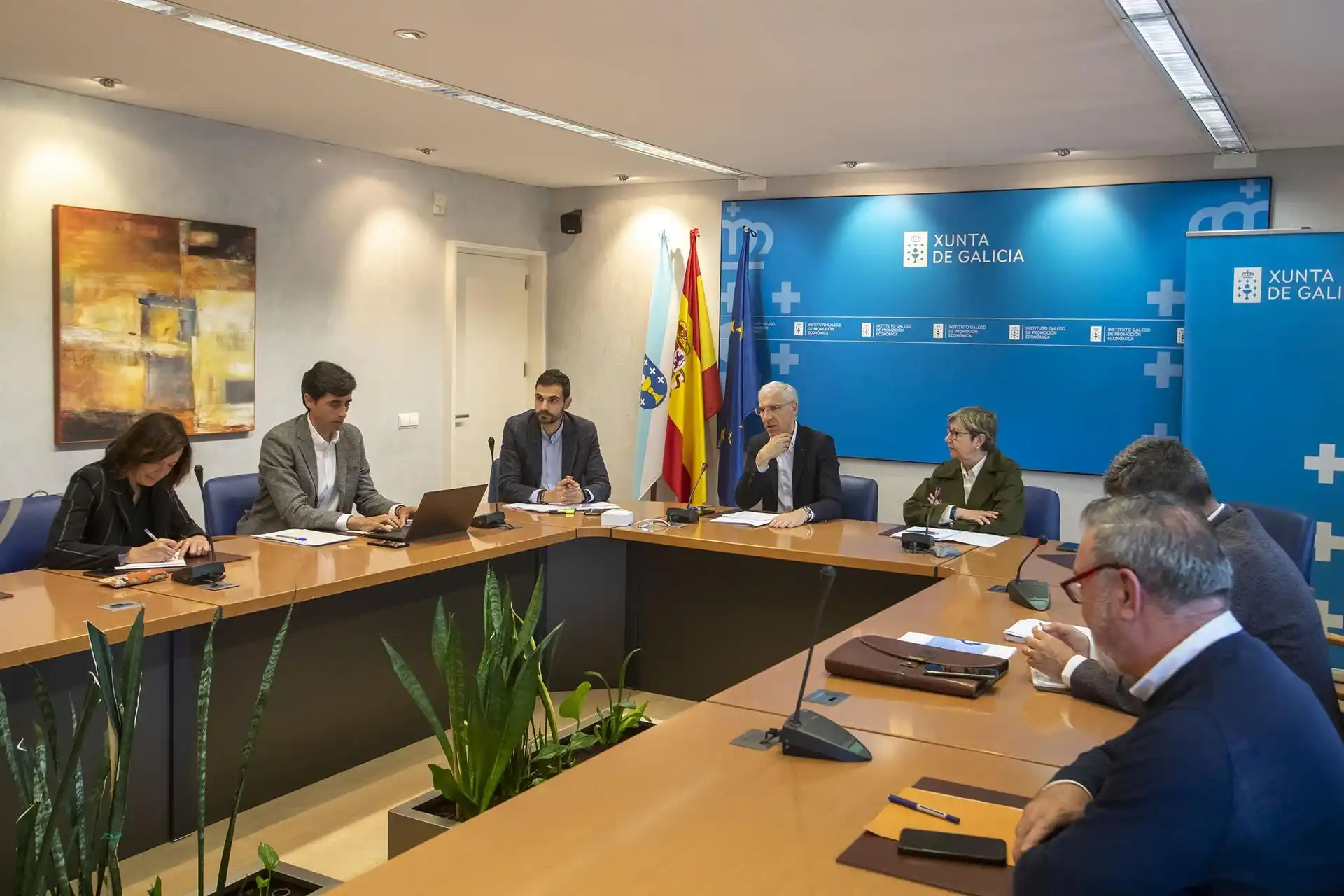 El vicepresidente primero de la Xunta, Francisco Conde, y la conselleira do Mar, Rosa Quintana, en el Observatorio da Eólica Mariña de Galicia.  impacto ambiental de proyectos de eólica marina / Foto: EP