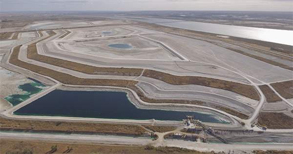 Regeneración de las 720 hectáreas donde se encuentran los apilamientos de fosfoyesos Regeneración de las 720 hectáreas donde se encuentran los apilamientos de fosfoyesos