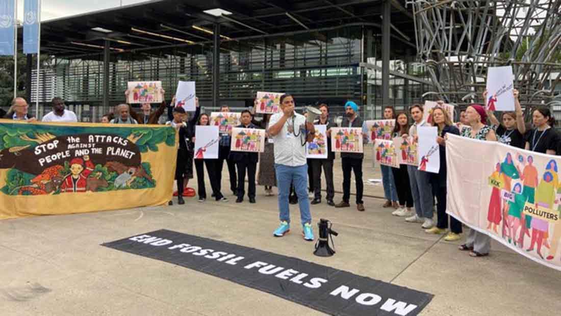 Acción de protesta a la puerta de la Cumbre del Clima de Bonn por la participación de las empresas de combustibles fósiles / Foto: Ecologistas en Acción