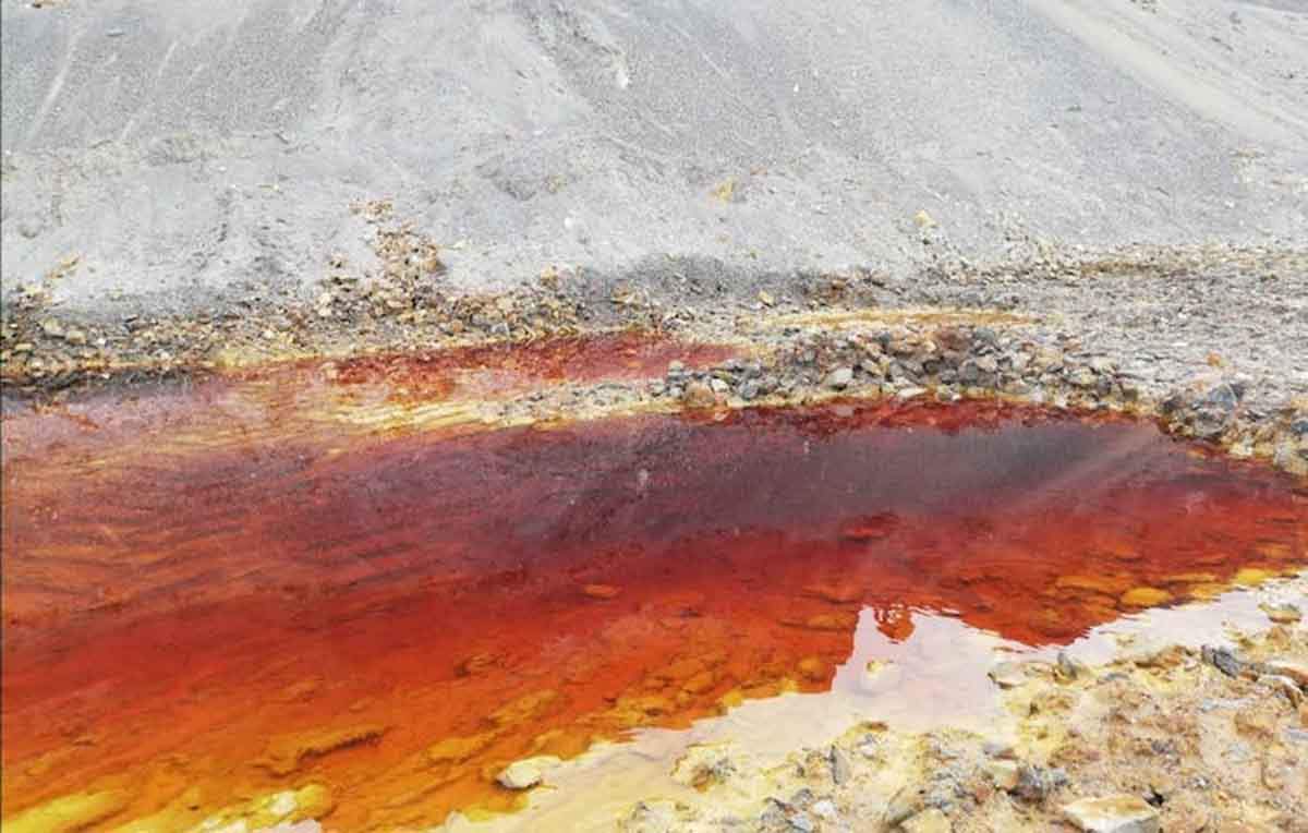 Aguas contaminadas procedente de los terrenos mineros de San Quintín (Ciudad Real) / Foto: Author provided