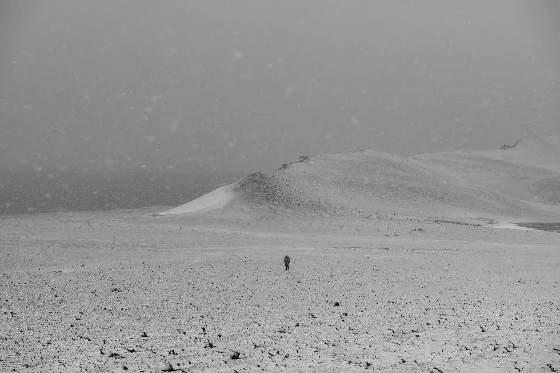 Antártida. Nieva en Isla Decepción. Se estima que en los últimos 70 años se han fundido unos 10 billones de toneladas de hielo/ Foto: Alfons Rodríguez