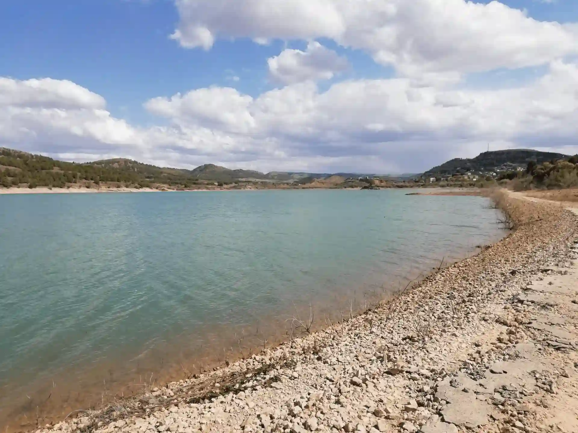 Uno de los embalses de la cuenca del Ebro. Sequía / Foto: EP
