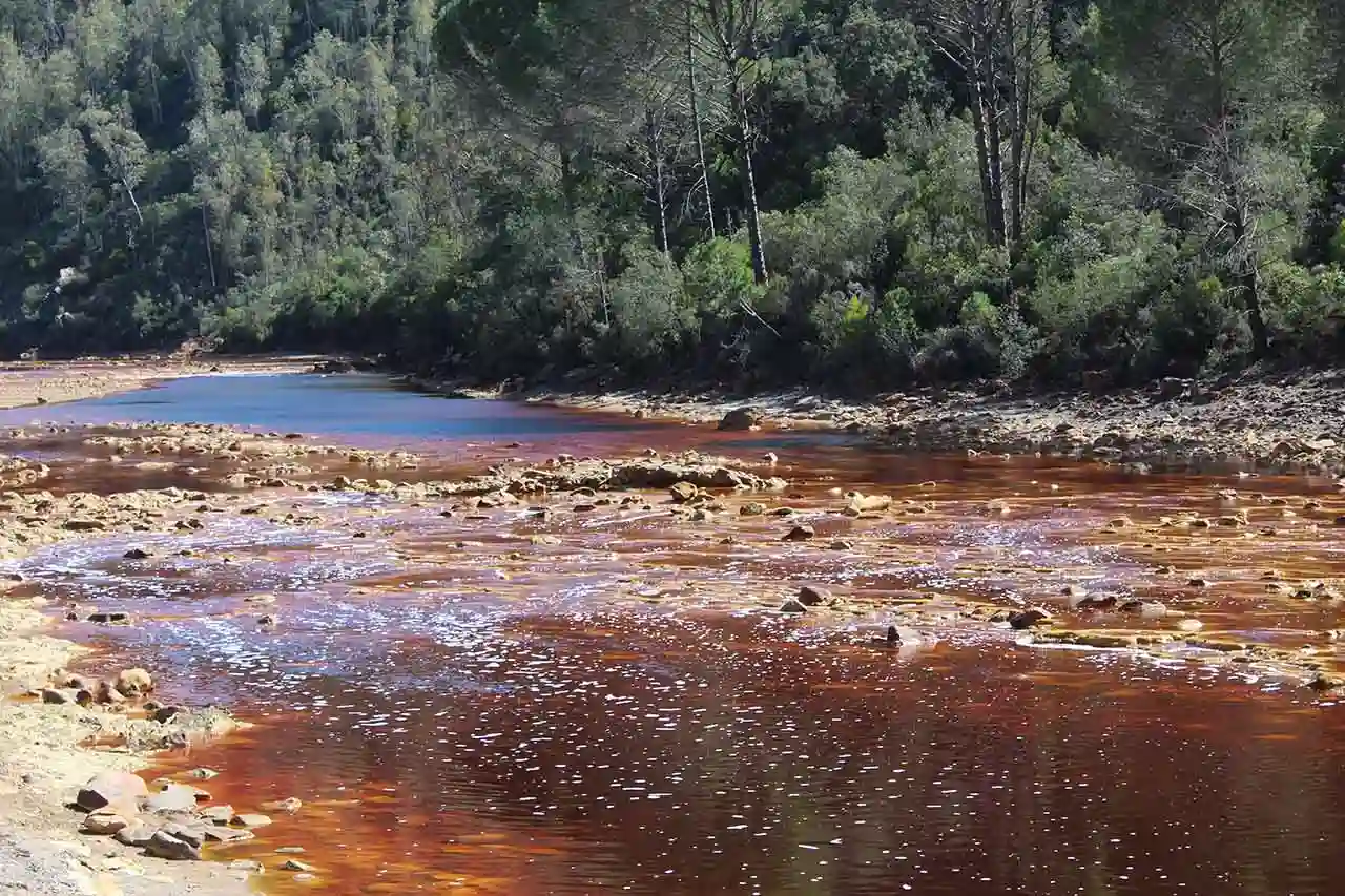 El lixiviado de los residuos mineros contaminan el río Tinto / Foto: GdC