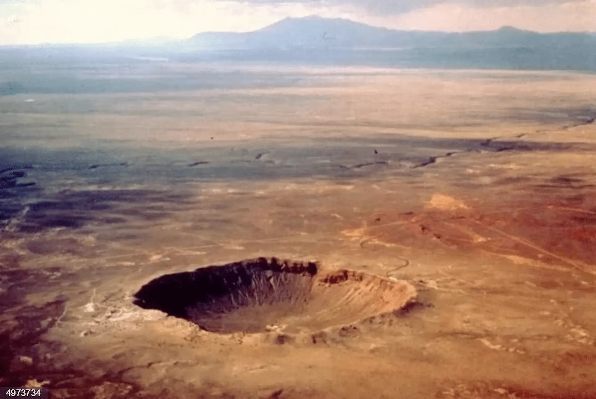 El cráter Barringer, en Arizona, se formó hace unos 50.000 años por un meteorito de hierro de unos 50 metros / Foto: US Geological Survey