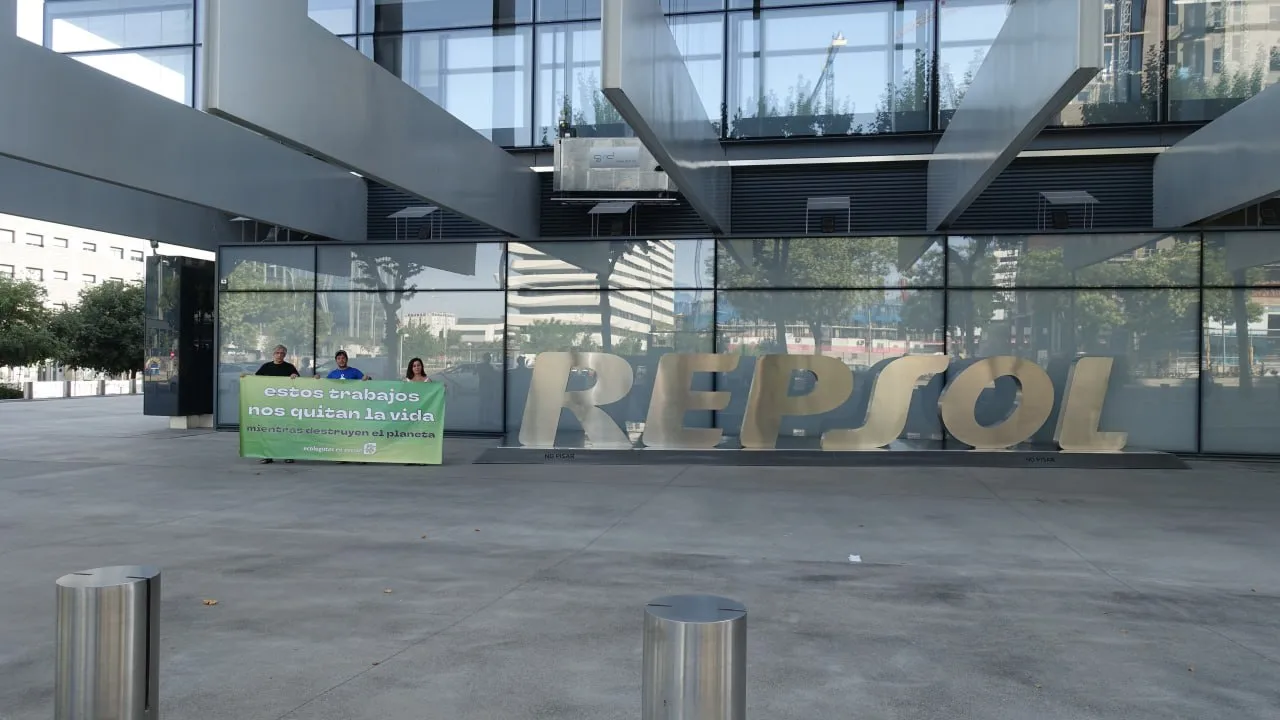 Pancarta desplegada por Ecologistas en Acción, revindica empleo de calidad y una transición ecológica justa / Foto: Ecologistas en Acción