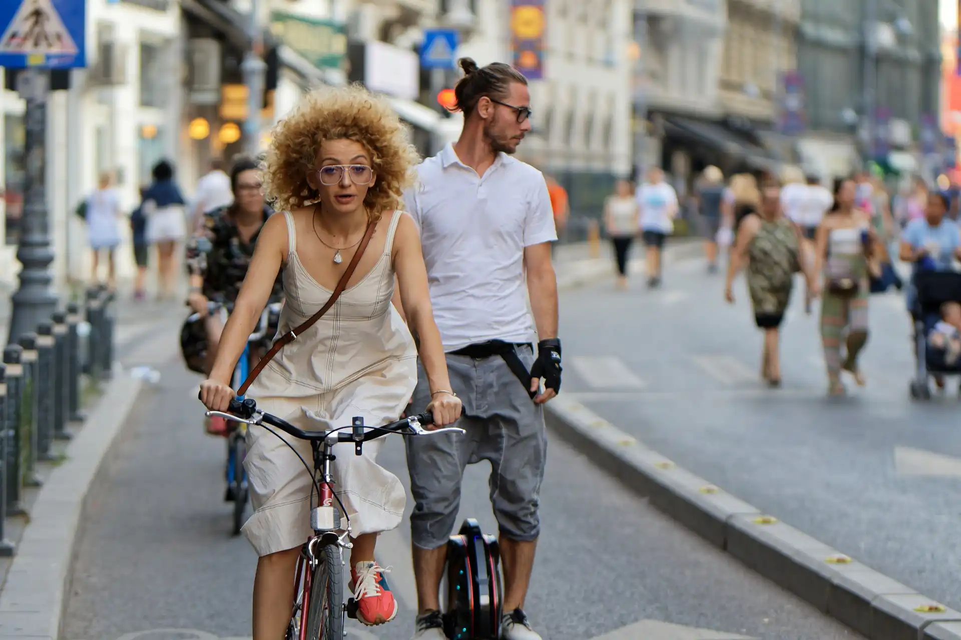 ¡Con la bici, ni un paso atrás! campaña contra la eliminación de carriles bici por parte de PP-VOX / Foto: PB