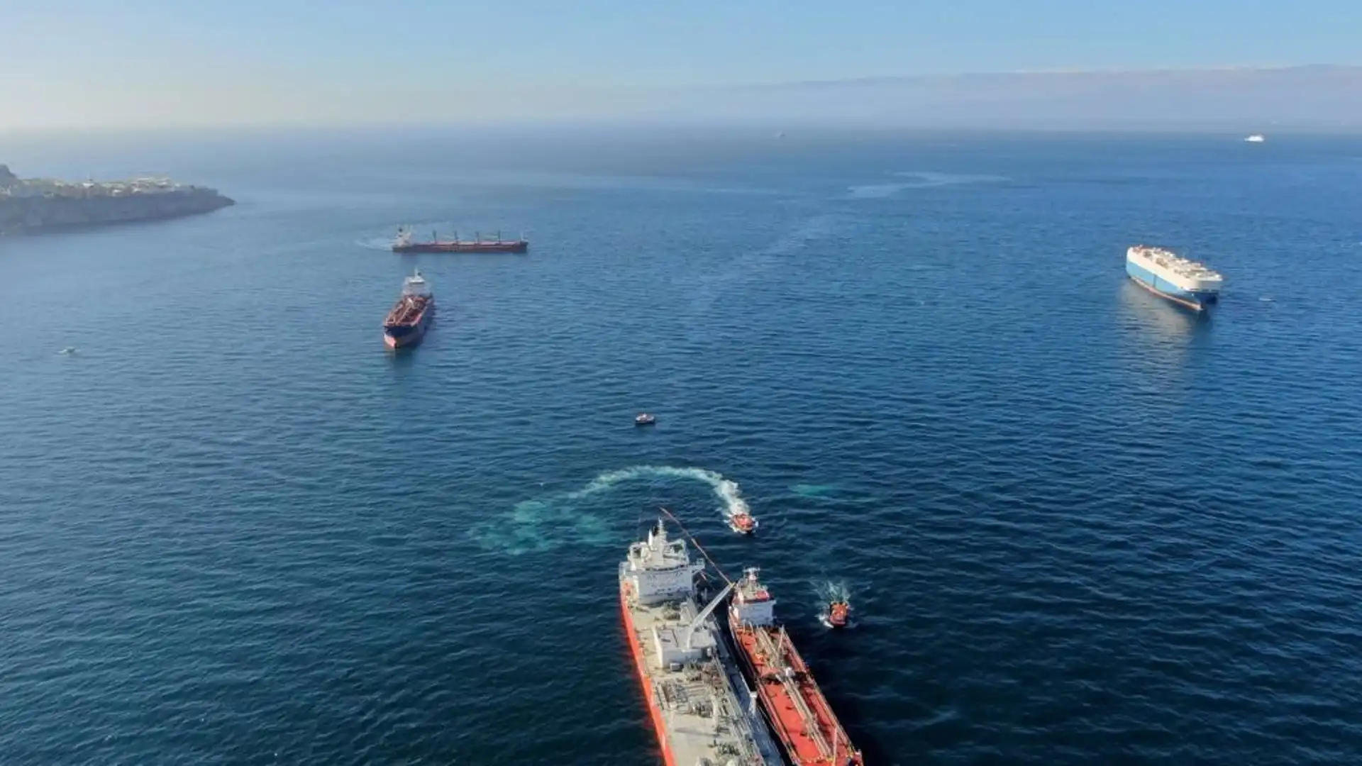Buque responsable del vertido de petróleo en la Bahía de Algeciras. Gibraltar / Foto: EP