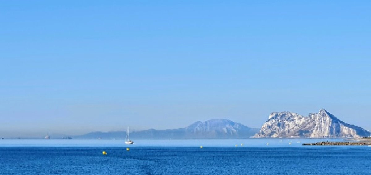 El puerto de Gibraltar retoma la actividad después del accidente de vertido de fuel. Estrecho de Gibraltar / Foto: EP