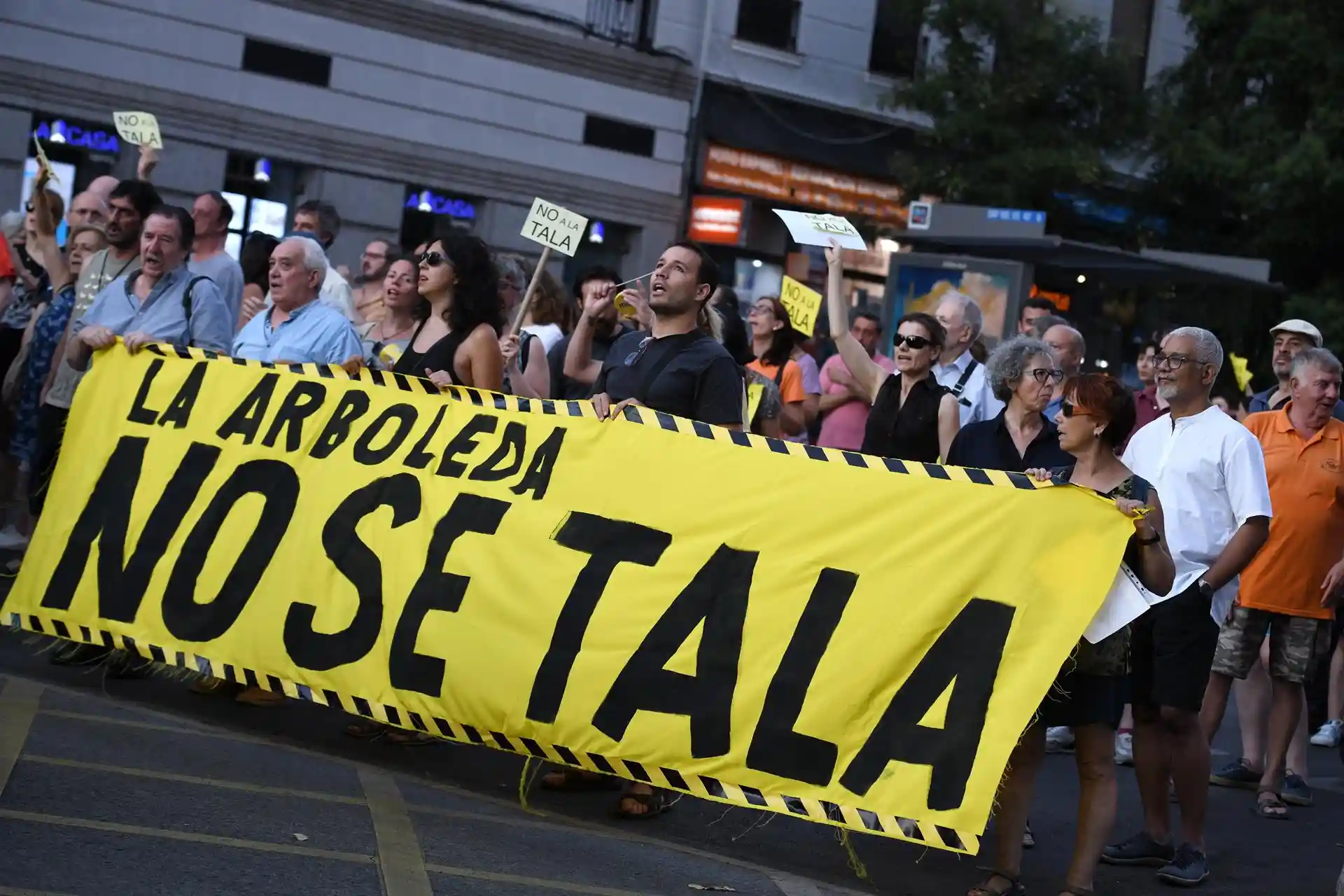 Manifestación contra la tala de árboles por la ampliación del Metro de Madrid / Foto:  Fernando Sánchez - EP