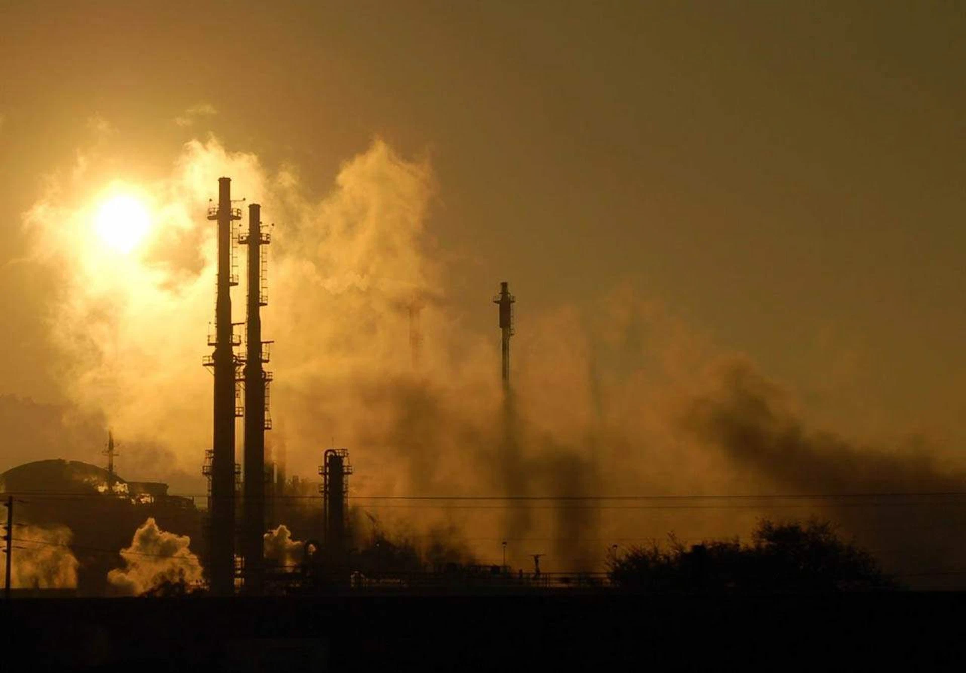 Emisiones de una refinería. La justicia en EE UU falla a favor del medio ambiente / Foto: EP