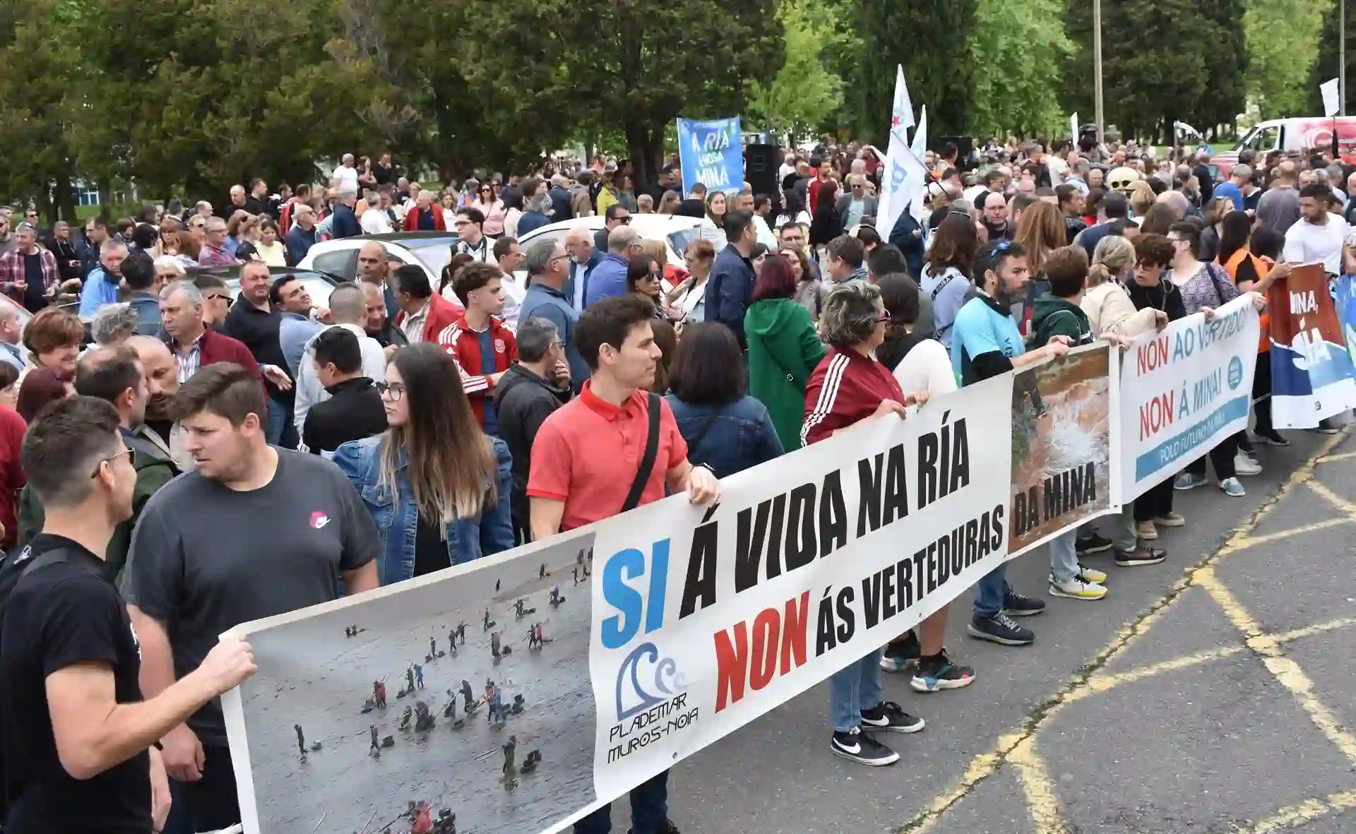 Manifestantes contra la mina de San Finx / Foto: Cofradía de Noia