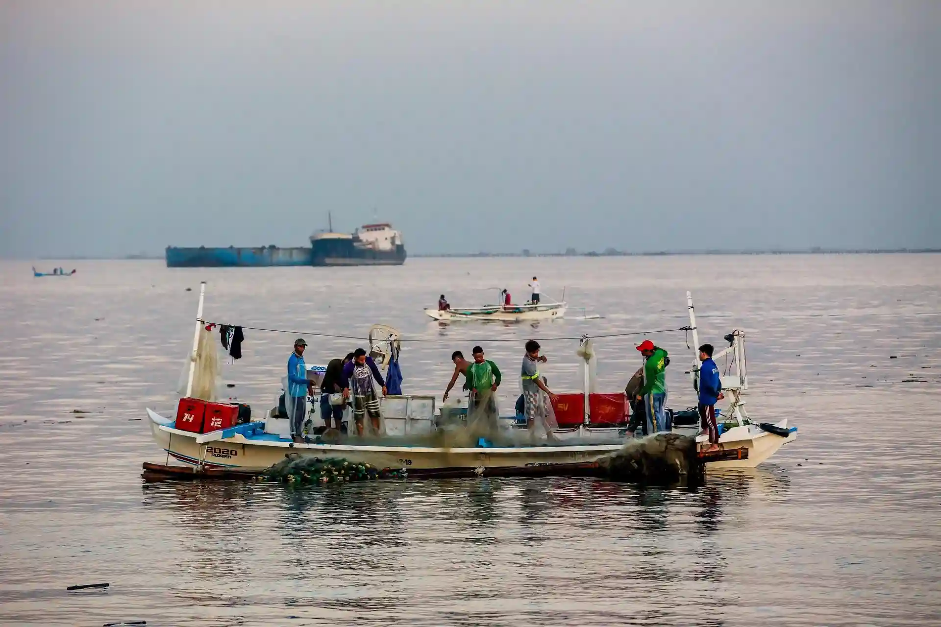 Dos activistas ecologistas secuestradas en Filipinas. Pescadores de la bahía de Manila / Foto: Rouelle Umali
