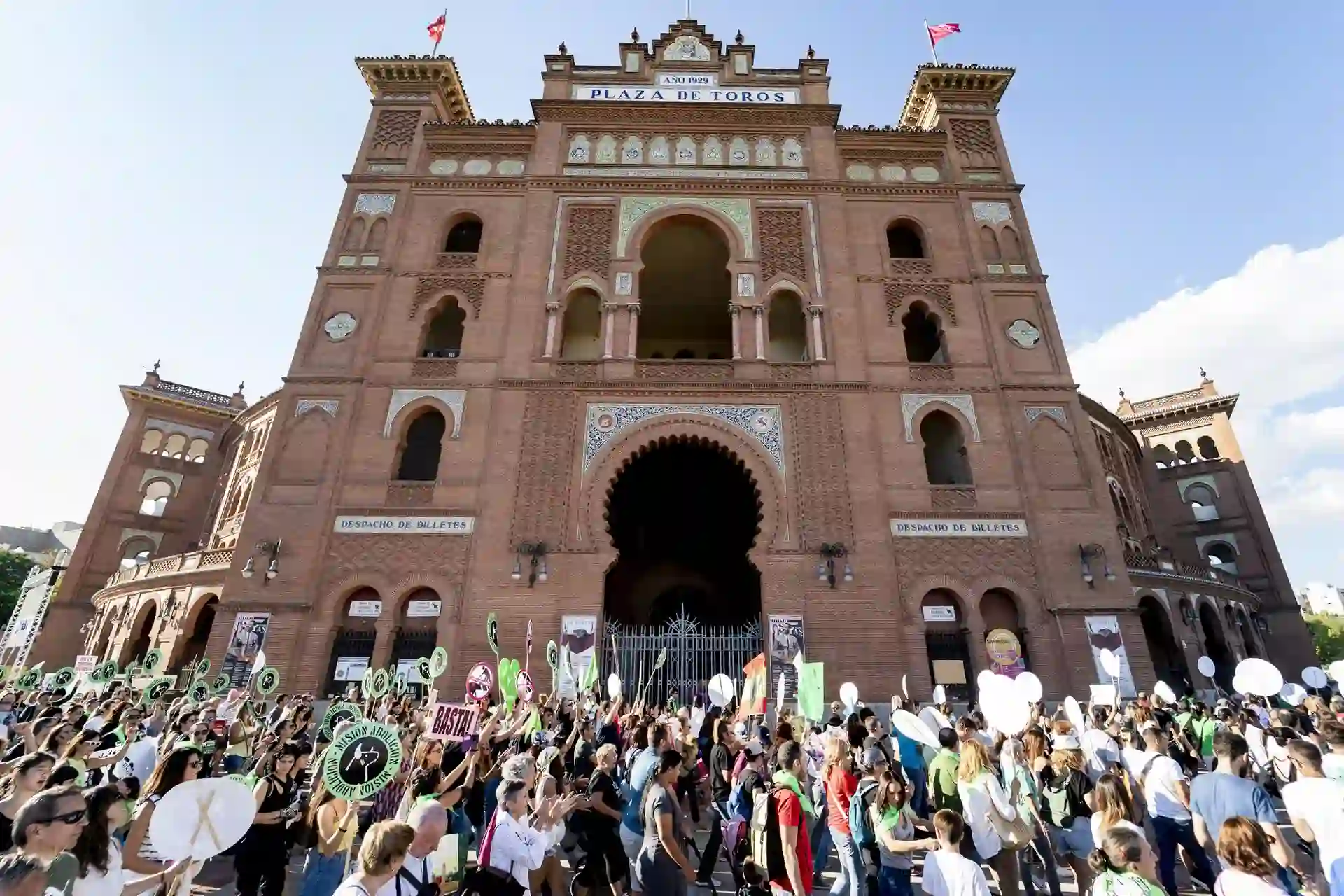Manifestación antitaurina, en la plaza de toros de Las Ventas, en 2022 / Foto: A. Pérez Meca - EP