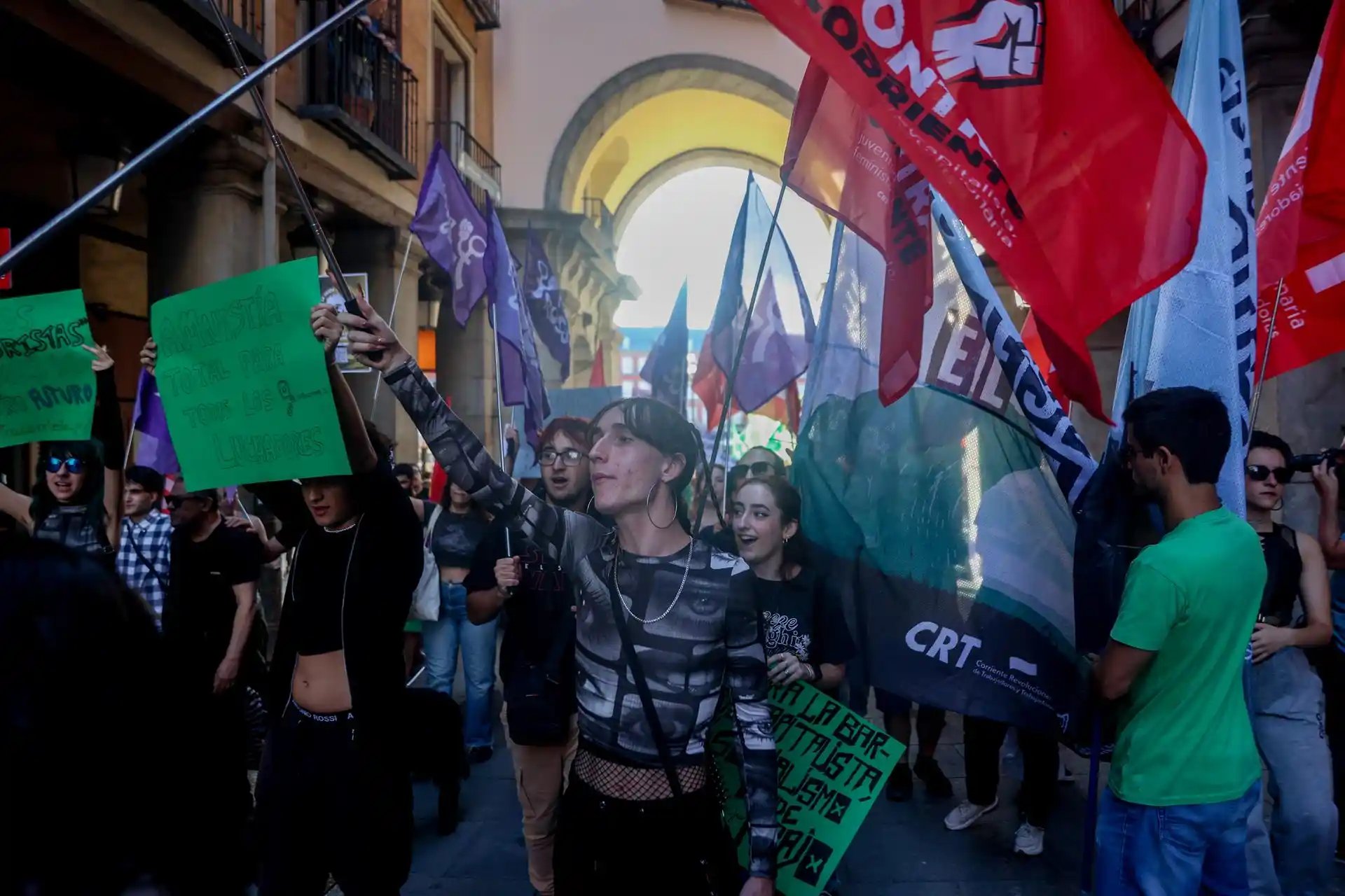 Miles de personas reclaman la descarbonización "rápida porque así lo pide la ciencia". Exigen en todo el mundo el fin de los combustible fósiles / Foto: EP