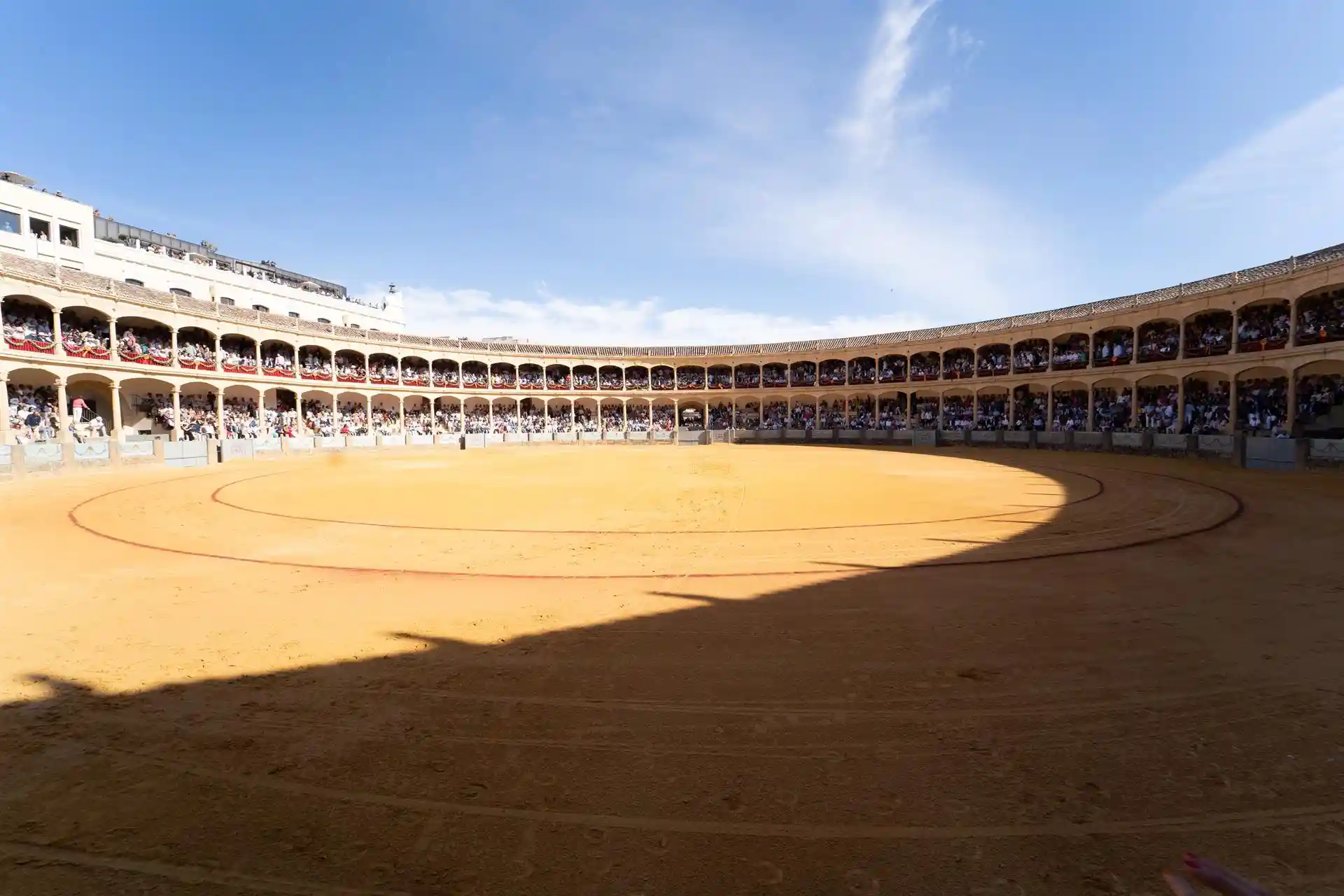 'Infancia sin violencia'. Plaza de toros de la Real Maestranza de Caballería, en Ronda. Piden al Defensor del Pueblo que investigue la existencia de "palcos infantiles" en ferias taurinas / Foto: Francisco J. Olmo