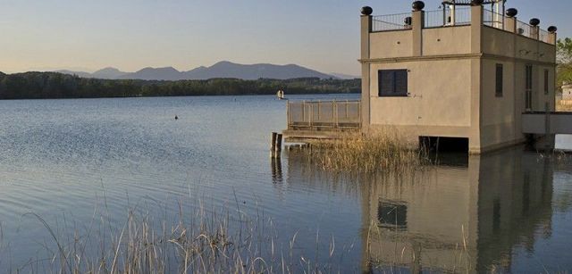 Una de las veinte 'pesqueres', construcciones destinadas al ocio particular, que hay en las ribas / Foto: Josep Cano