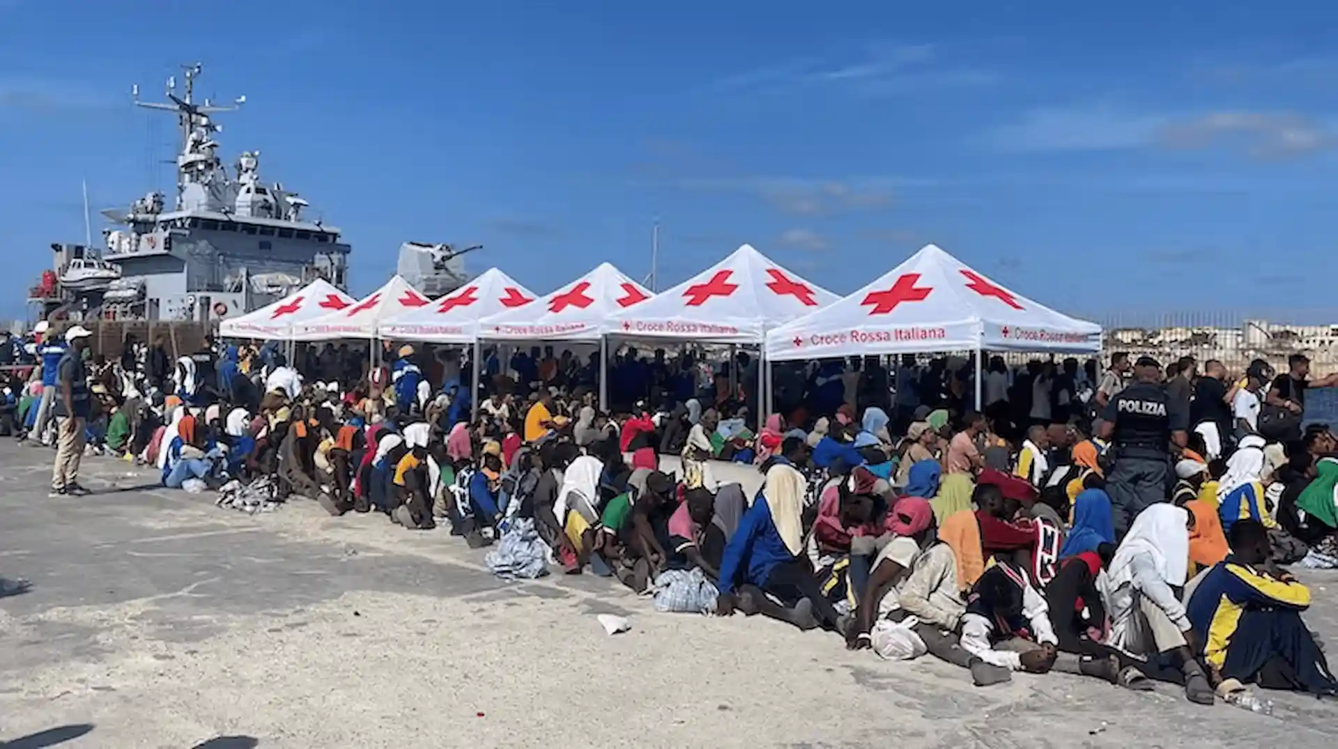 Migrantes en el puerto de Lampedusa el 15 de septiembre de 2023 / Foto: The Conversation