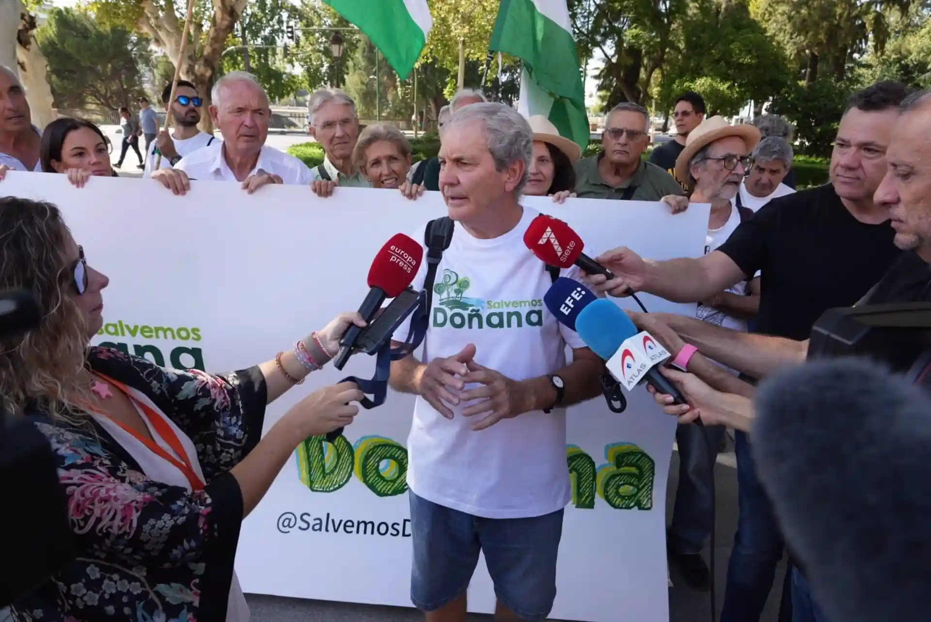 Juan Romero, portavoz de la Plataforma Salvemos Doñana, durante la cocentración / Foto: Francisco J. Olmo - EP