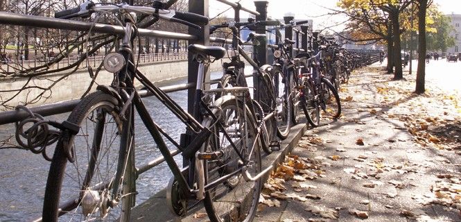 Bicicletas aparcadas, las protagonistas de las políticas de movilidad sostenible / Foto: ISM