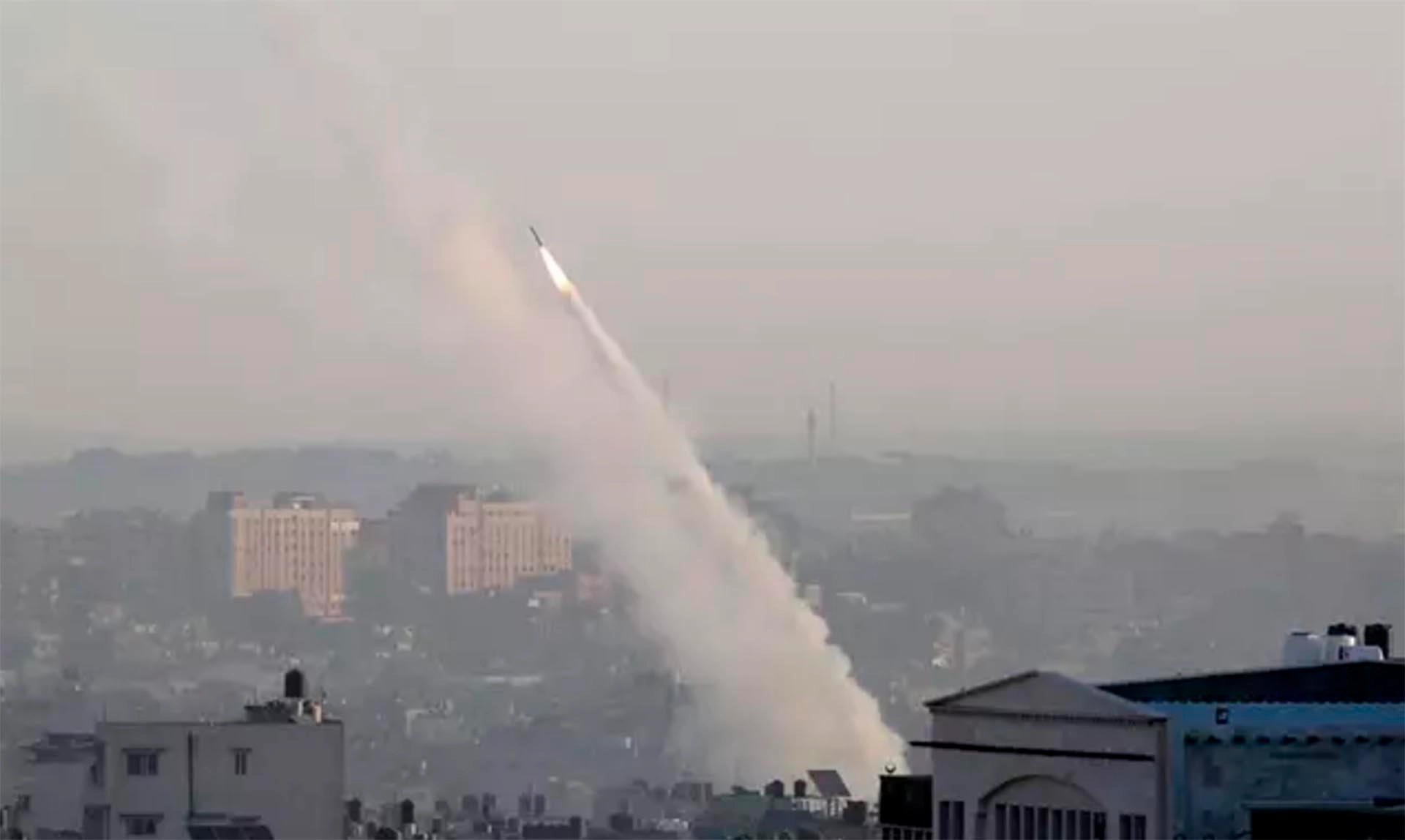 Un cohete disparado desde la Franja de Gaza contra Israel / Foto: Archivo - EP