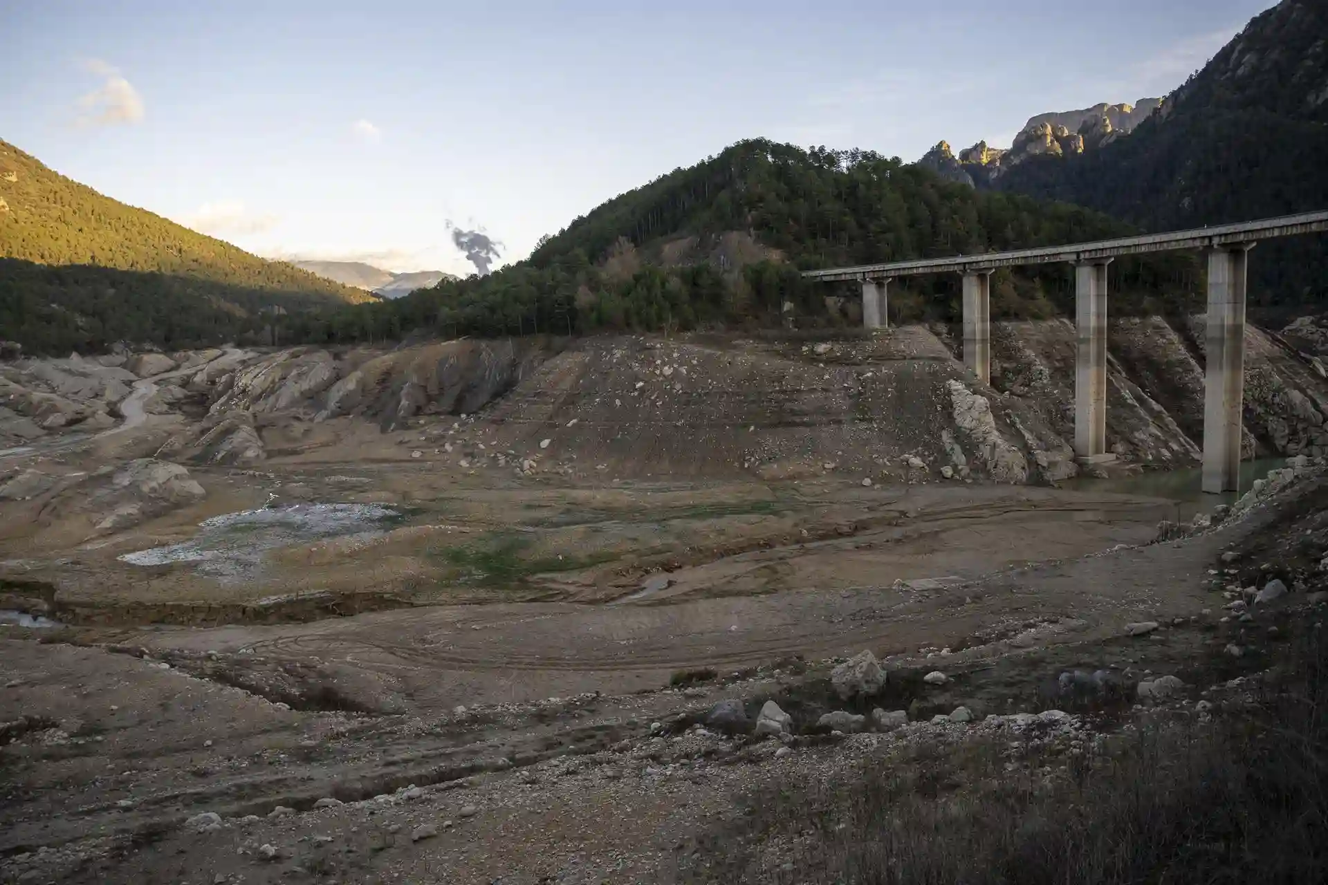 La Generalitat ha declarado la alerta por sequía en las cuenca del Ter-Llobregat. Vista del pantano de La Llosa del Cavall, a 24 de noviembre de 2022, Barcelona / Foto: Lorena Sopêna - EP