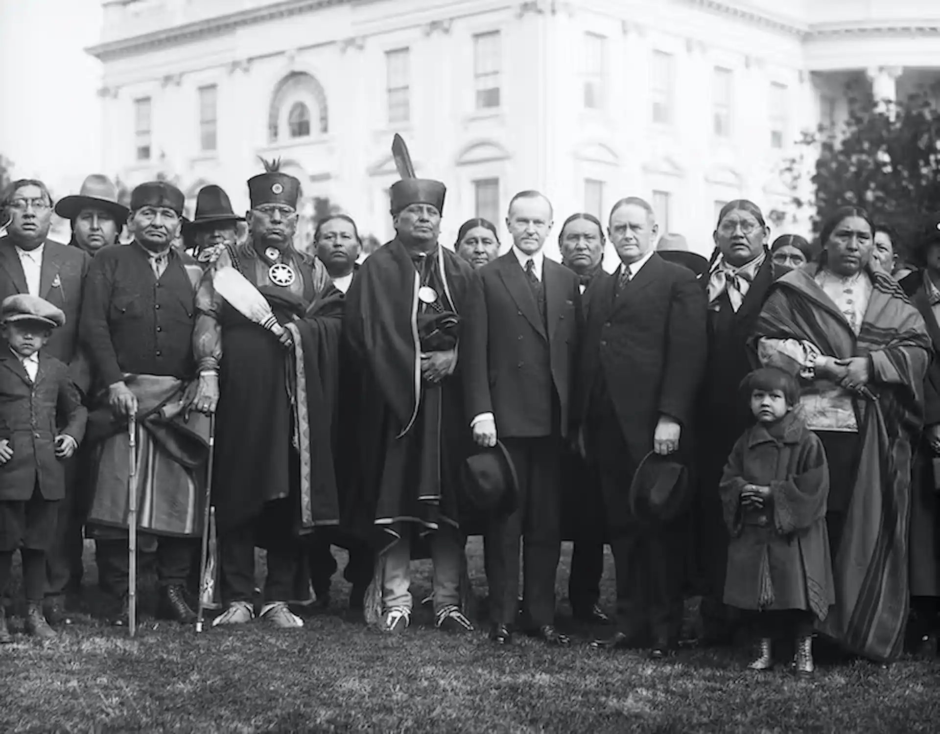 Una delegación Osage con el presidente Calvin Coolidge en la Casa Blanca el 20 de enero de 1924