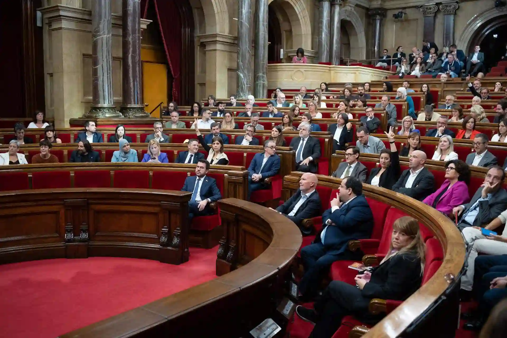 El pleno del Parlament aprueba continuar la tramitación de la proposición de ley de los 'correbous', 'bous capllaçats' y 'bous embolats' / Foto:  David Zorrakino - EP