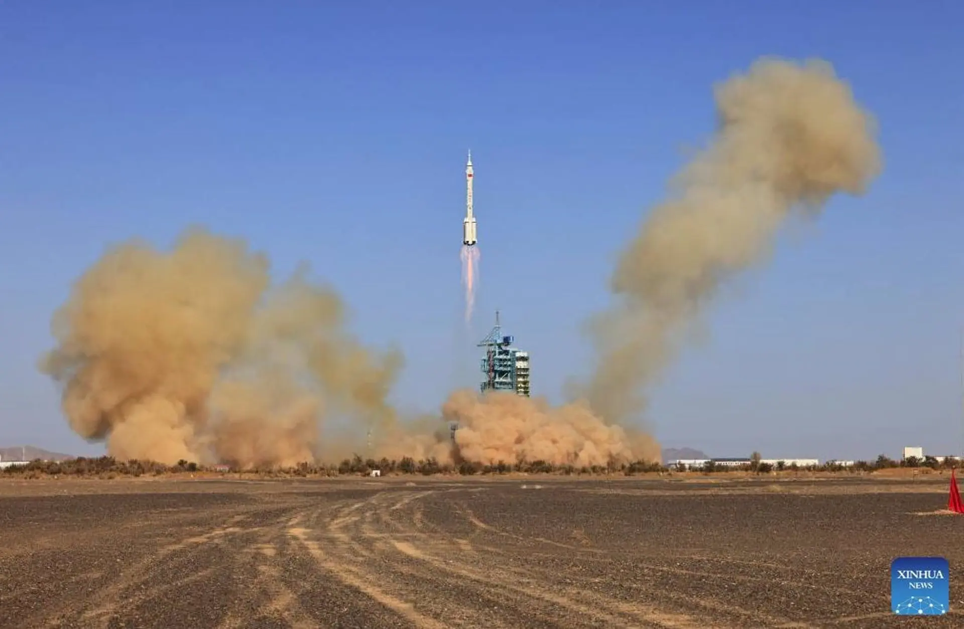 Lanzamiento de la la nave espacial china tripulada, Shenzhou-17 / Foto: Xinhua