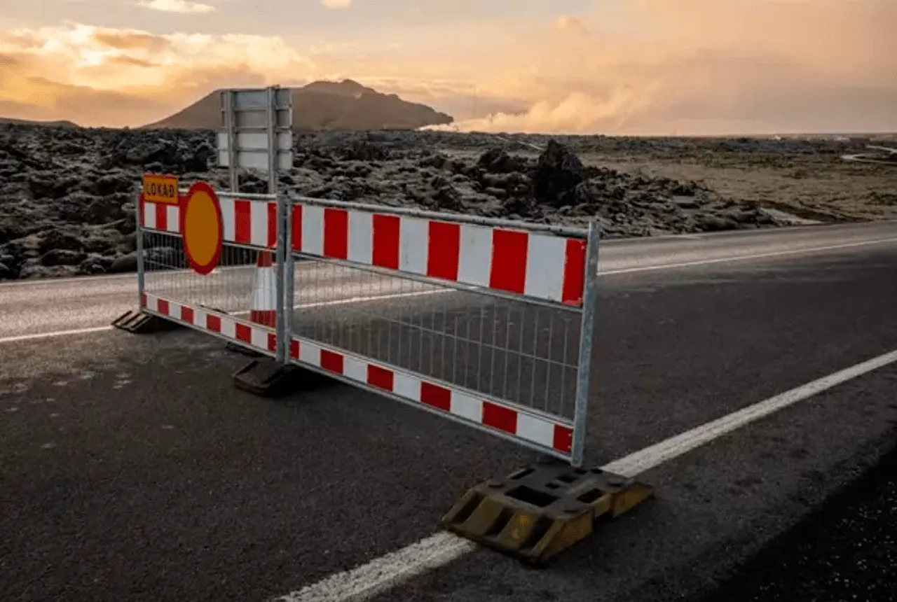 Carretera cortada ante la inminente erupción de un volcán en Islandia / Foto: EP