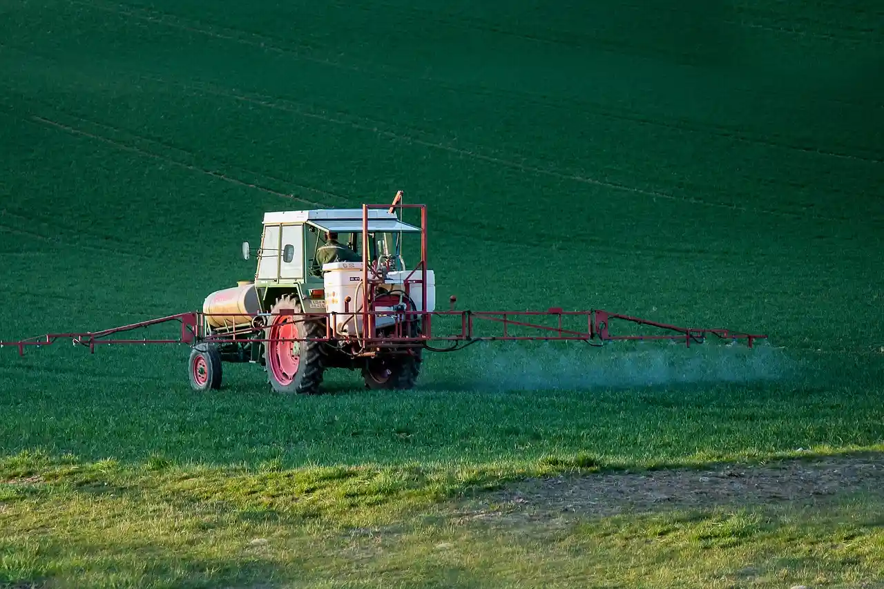La Comisión Europea renovará el herbicida glifosato hasta el 2033 / Foto: PB