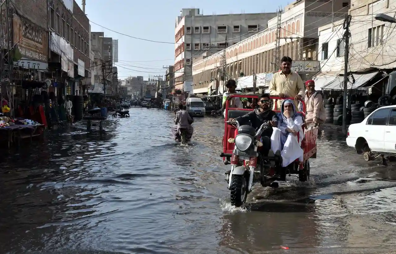 La ONU exige esfuerzos para reducir las emisiones. Inundaciones en Pakistán, septiembre 2023 / Foto: EP