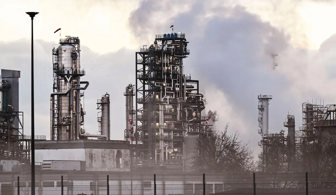 La UE defiende el fin de los subsidios a los combustibles fósiles. Vista general de la refinería de petróleo MiRO, Alemania / Foto: EP
