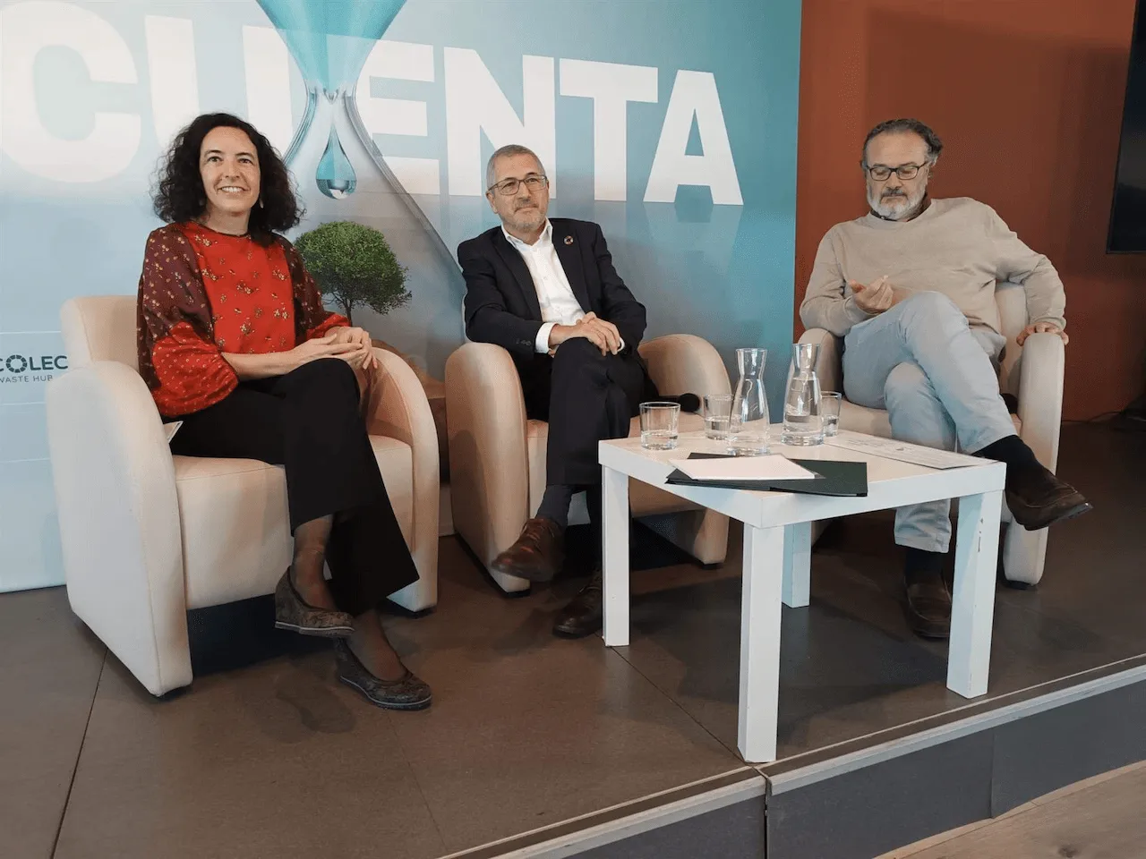 La presidenta de APIA, María García; el secretario de Estado de Medio Ambiente, Hugo Morán, y el presidente de la FAPE, Miguel Ángel Noceda. Periodistas ambientales y su responsabilidad climática / Foto: EP