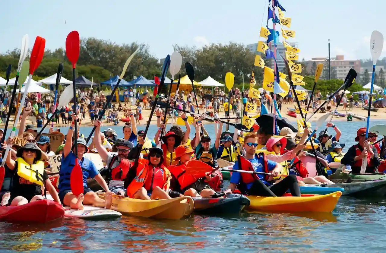 Activistas climáticos participan en un bloqueo del puerto de Newcastle, Australia / Foto: Rising Tide